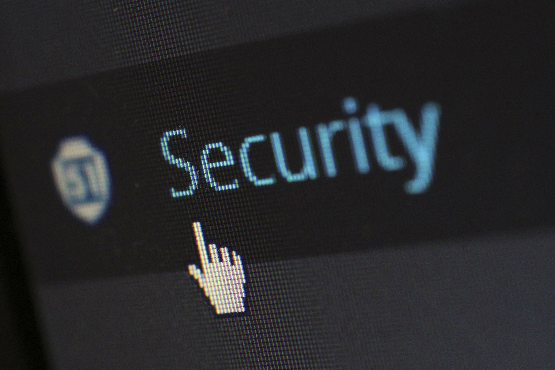 Auf einem Bildschirm ist das Wort Security zu sehen. Es geht um Sicherheitsmaßnahmen bei Erpressungs-Trojanern. Bild: Pixabay/Werner Moser