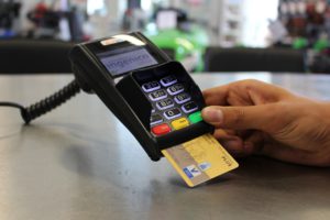 kontaktlos bezahlen - mobiles bezahlen - mit dem handy bezahlen - bargeldlose zahlung - zahlungsmethode