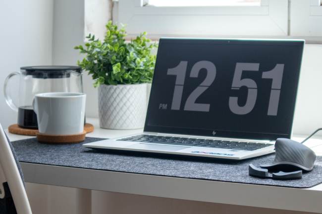 Zu sehen ist ein Laptop; es geht um die Frage: Wie lange kann man Office 2010 noch nutzen. Bild: Unsplash/Nubelson Fernandes