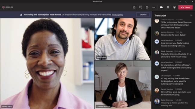 Zu sehen ist der Screenshot einer Microsoft-Teams-Besprechung. Die Live-Untertitel erscheinen bei Teams rechts in einer Transkript-Spalte. Bild: Microsoft