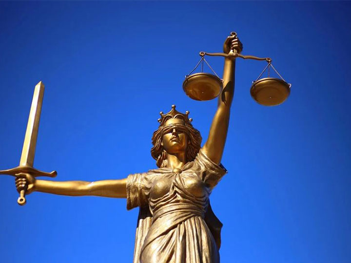 Zu sehen ist eine Statue der Justizia. Es geht im Artikel um die Gesetzesänderungen 2023. Bild: Pixabay/WilliamCho