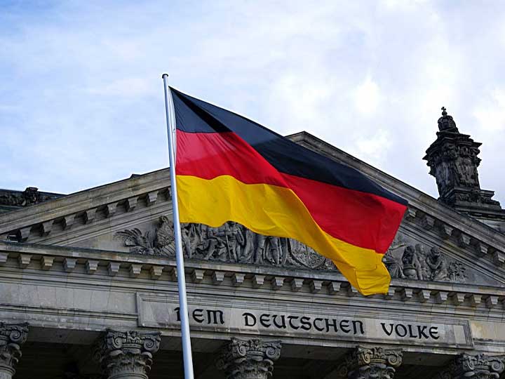 zu sehen ist ein Foto vom deutschen Bundestag. Thema des Artikels sind Staatstrojaner. Bild: Pexels/Ingo Joseph