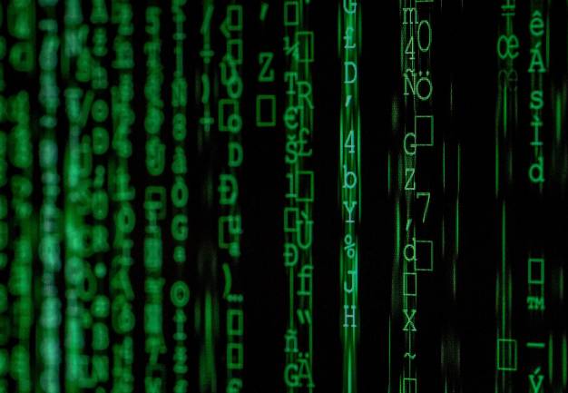 Zu sehen ist womöglich ein Fehlercode auf einem laptop der durch Malware FakeUpdates auf den PC gelangt ist. Bild: Unsplash/Markus Spiske
