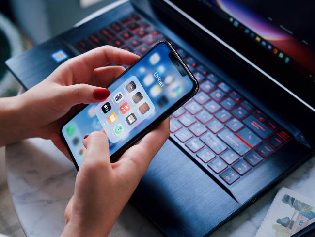 Die Android-Malware „TrustBastion“ agiert als Remote-Access-Trojaner und ermöglicht Angreifern den Fernzugriff auf infizierte Smartphones. Bild: Pexels/iam hogir