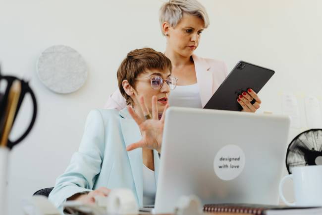 Unternehmen müssen lernen, KI strategisch und verantwortungsvoll einzusetzen. Bild: Pexels/www.kaboompics.com