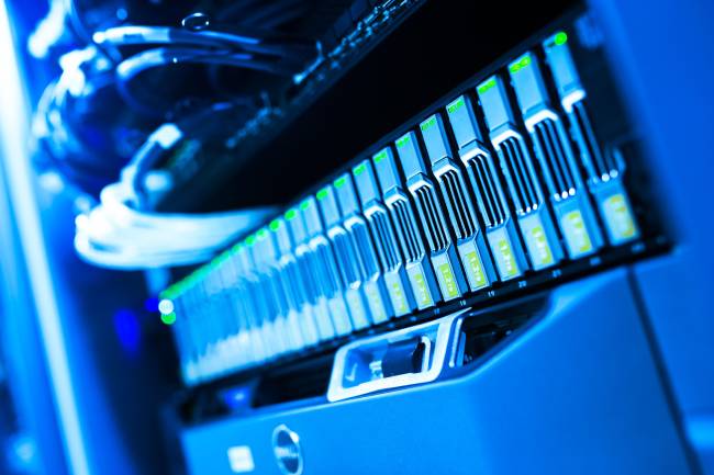 Steigende Temperaturen belasten nicht nur Beschäftigte, sondern auch Computer, Server und Netzwerktechnik. Bild: Pexels/panumas nikhomkhai