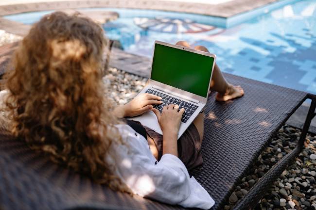Hohe Temperaturen können die Leistung von Computern und Laptops beeinträchtigen. Bild: Pexels/Yan Krukau