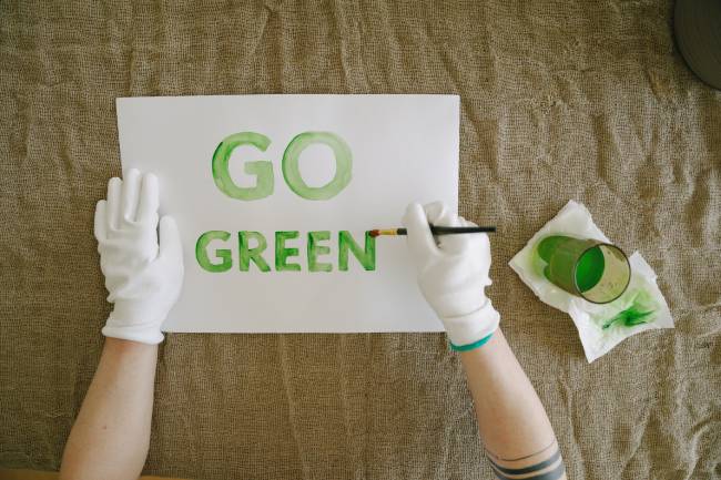 KI-Greenwashing entsteht, wenn Umweltvorteile von KI stärker betont werden als ihre tatsächlichen Auswirkungen. Bild: Pexels/Thirdman