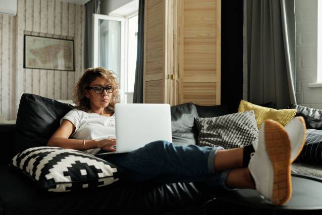 Homeoffice-Tage sparen Wegezeit und schaffen mehr Flexibilität im Arbeitsalltag. Bild: Pexels/Matilda Wormwood