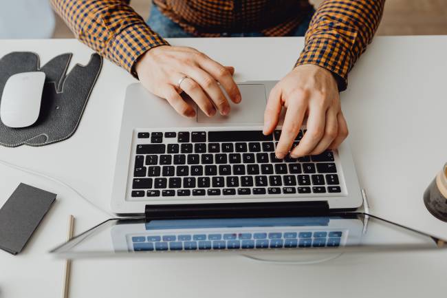 Business Continuity: Regelmäßige Backups helfen Unternehmen, wichtige Daten und Systeme nach Ausfällen schnell wiederherzustellen. Bild: Pexels/https://kaboompics.com/