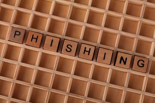 Bei gezielten Phishing-Angriffen passen Cyberkriminelle Nachrichten an Personen, Aufgaben und Geschäftsabläufe an. Bild: Pexels/Ann H
