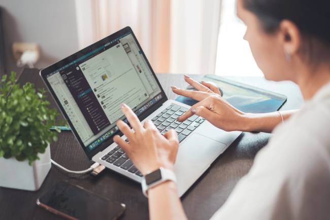 Spear Phishing nutzt personalisierte Nachrichten, um einzelne Beschäftigte oder Unternehmen gezielt zu täuschen. Bild: Pexels/Atlantic Ambience